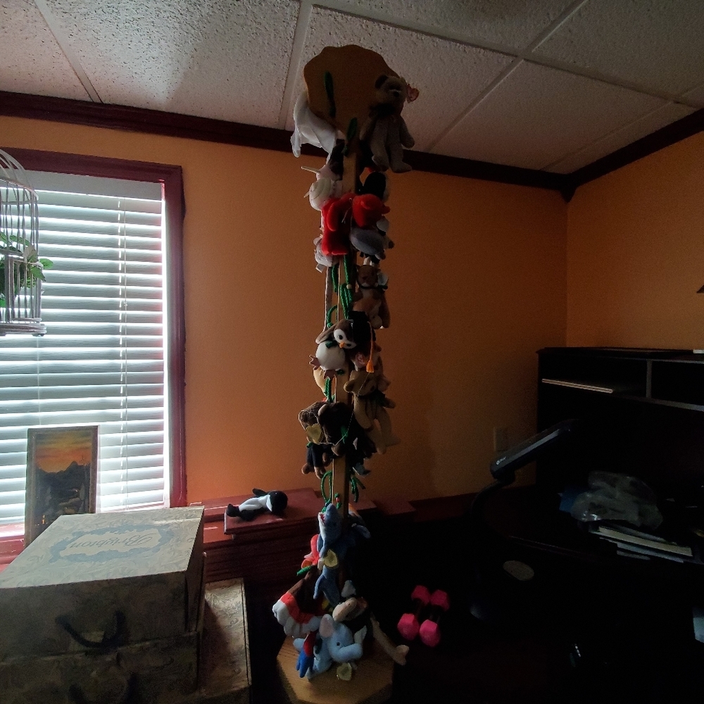 Beanie baby tree with multiple beanie babies.